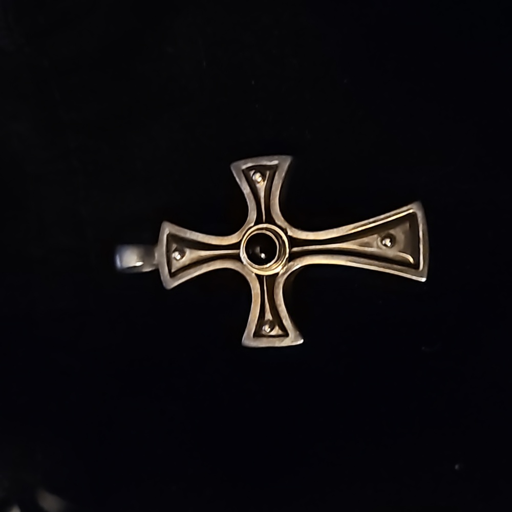 Konstantino Cross pendant
